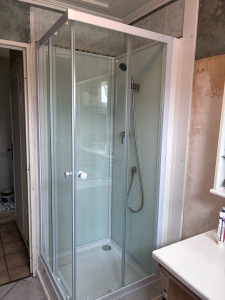 Photo de galerie - Pose d’une cabine de douche 