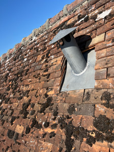 Photo de galerie - Pose de chapeaux d’aération 