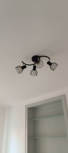 Photo de galerie - Pose de plusieurs luminaires. 