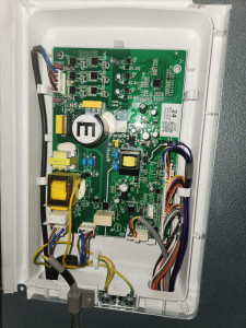 Photo de galerie - Diagnostic d’un frigo américain, problème carte de commande, vérification des cartes (puissance, commande) pour un Diagnostic précis 