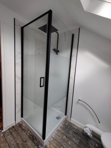 Photo de galerie - Pose d'une cabine de douche avec faience