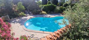 Photo de galerie - Entretien de cette magnifique piscine, nettoyage des filtres ainsi que du bassin.