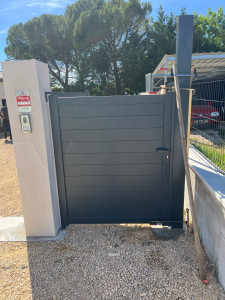 Photo de galerie - Encore un client satisfait pour la pose de son portillon J.S  à votre service 