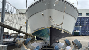 Photo de galerie - Préparation de service Bateau; mise en place d'un primaire d'accroche et finition d'un antifouling matrice dure sur une coque open 
