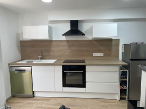 Photo de galerie - Mettre en place une cuisine une fois l’isolationet la peinture finis 