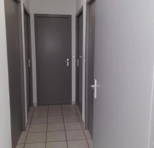 Photo de galerie - ✨ Chantier intérieur terminé !
6 portes soigneusement peintes à l’eau en gris pour un rendu moderne et élégant.