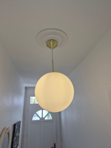 Photo de galerie - Pose de luminaire sur moulure. 