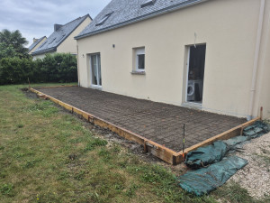 Photo de galerie - Préparation d'une dalle pour une future terrasse.