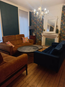 Photo de galerie - Nettoyage de canapés, sol, et mobiliers et réorganisation d'intérieur réalisés 