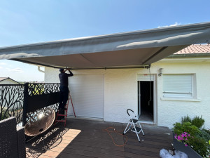 Photo de galerie - Installation d’un store de 4 mètres