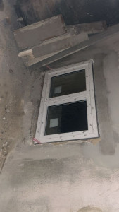 Photo de galerie - Pose de fenêtres finition embrasure et lingteaux, finition complète avant pose de fenêtres.