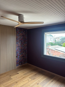 Photo de galerie - Mise en peinture, pose de panneaux tasseaux, tapisserie et Parquet