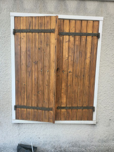 Photo de galerie - Le volet après  passage de lasur le client  vraiment  satisfait 