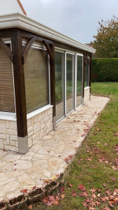 Photo de galerie - Application l’azur sur boiseries et pose de protection en zing