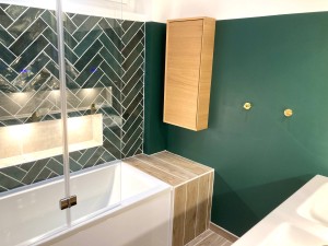 Photo de galerie - Nous avons refait complètement cette salle de bain : isolation, modification de l'emplacement de la douche , carrelage, faïence, électricité , VMC.