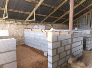 Photo de galerie - Box a cheveaux en parpaing 