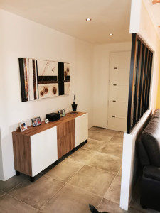 Photo de galerie - Remplacement de la porte d’ entrée, sol, peinure 