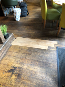 Photo de galerie - Réparation de parquet collé.