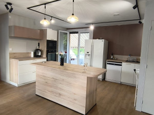 Photo de galerie - Pose de parquet, préparation électricité et plomberie et installation de cuisine.