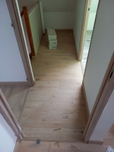 Photo de galerie - Parquet flottant dans un couloir 