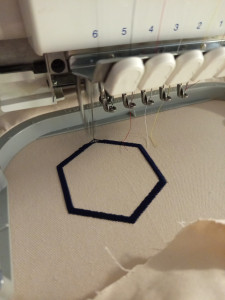 Photo de galerie - Lancement d'un logo en broderie informatique 