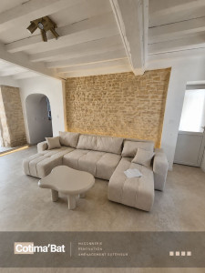 Photo de galerie - Démolition du placo existant recouvrant la pierre, depiquetage, sablage, traitement de la pierre. Création d'un cadre placo et pose de led pour une mise en valeur optimale 