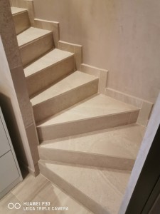 Photo de galerie - Revêtement escalier marbre ou carrelage 