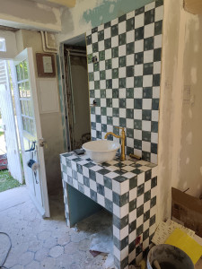 Photo de galerie - Meuble sur mesure et carrelage pose 10x10
très aimer chez les loveur de l'ancien 