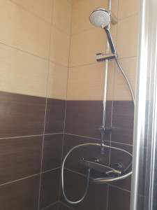 Photo de galerie - Création de douche et installation colonne de douche.