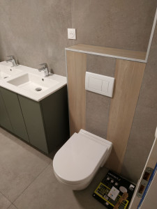Photo de galerie - Installation salle de bain :
lavabo sanitaire + carrelage