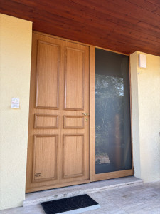 Photo de galerie - Pose d’une porte d’entrée en chêne massif 