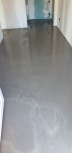 Photo de galerie - Ragreage sur sol d’une pièce complète 