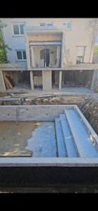 Photo de galerie - Ouverture structurelle pour baie vitrée avec création d'une casquette béton.