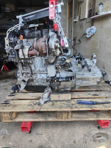 Photo de galerie - Dépose moteur
-kit embrayage 
-kit distribution 
-etancheite moteur..