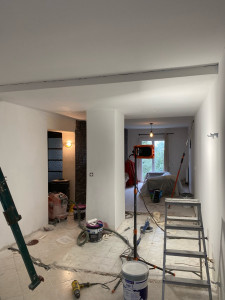 Photo de galerie - Démolition de mur existant, montage de mur en Placot, bande peinture Électricité