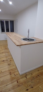 Photo de galerie - Création bar structure placo plan de travail bois massif