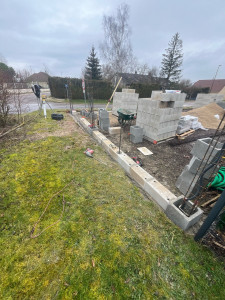 Photo de galerie - Implantation et maçonnerie de parpaing 