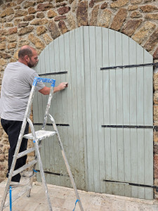 Photo de galerie - Ponçage peinture volets 