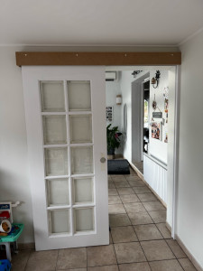 Photo de galerie - Modification d’une porte battante en coulissante