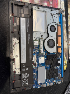 Photo de galerie - Changement de la batterie d’un pc portable Lenovo pour une fidèle cliente.