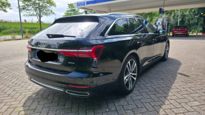 Photo de galerie - Lavage extérieur haute finition avec séchage à la main pour éviter les traces de calcaire et protéger la carrosserie!