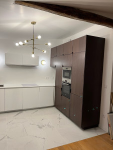 Photo de galerie - Montage et installation de cuisines complètes – Meubles, plans de travail, électroménagers et finitions. Travail précis et soigné.