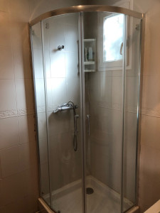 Photo de galerie - Remplacement cabine de douche en verre 