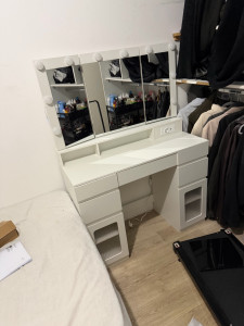 Photo de galerie - ️ *Montage de meubles en kit*  Montage d’une commode avec miroir, réalisé avec soin et précision. 