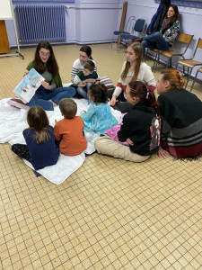 Photo de galerie - Soirée lecture avec des enfants, organiser par moi et 4 autre camarade pour une action professionnelle avec le lycée. 