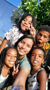 Photo de galerie - Je propose mes services pour garder des enfants.
Je suis Fille Au Pair, de nature créative et dynamique, j’aime jouer et partager avec les enfants et les animaux. Je fais aussi un peu de cuisine si nécessaire. Je parle espagnol, anglais et français.