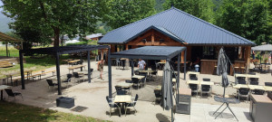 Photo de galerie - Montage pergola bio climatique