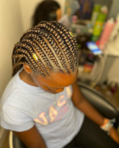 Photo de galerie - Même sur enfant je coiffe. 
compte Instagram : tegoskr 