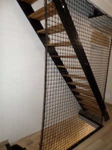 Photo de galerie - Création d'un escalier avec garde-corps en filet