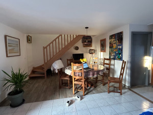 Photo de galerie - Aménagement du garage en agrandissant de maison isolation , peinture pose de carrelage à l’étage aménagement d’une chambre et de une salle de bain avec cabine de douche 